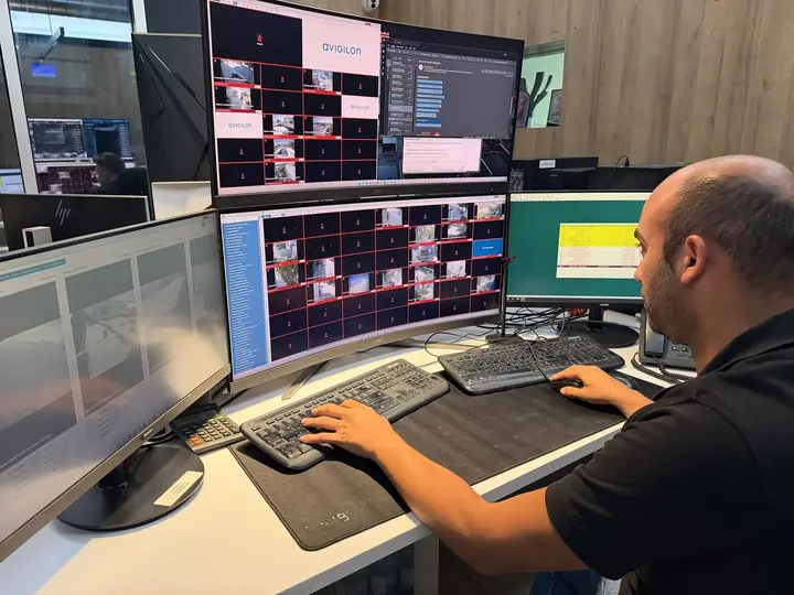 Krypto monitoring operator verifying a live security event